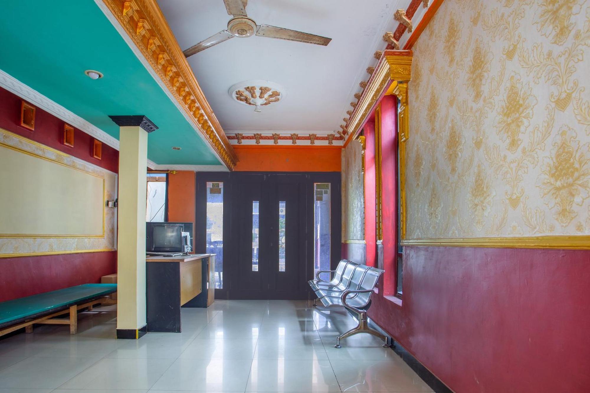 Spot On 2473 Buana Jaya Guest House Cilacap Eksteriør billede