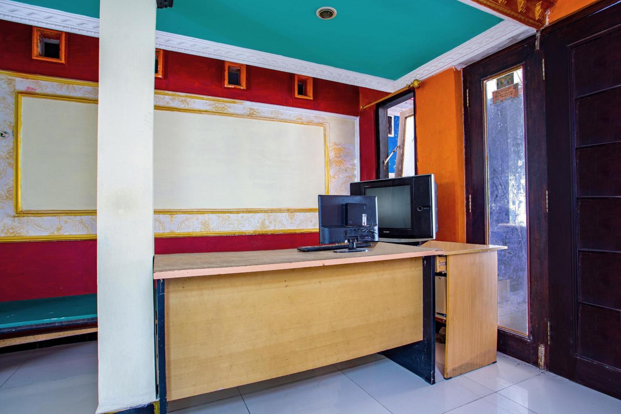 Spot On 2473 Buana Jaya Guest House Cilacap Eksteriør billede