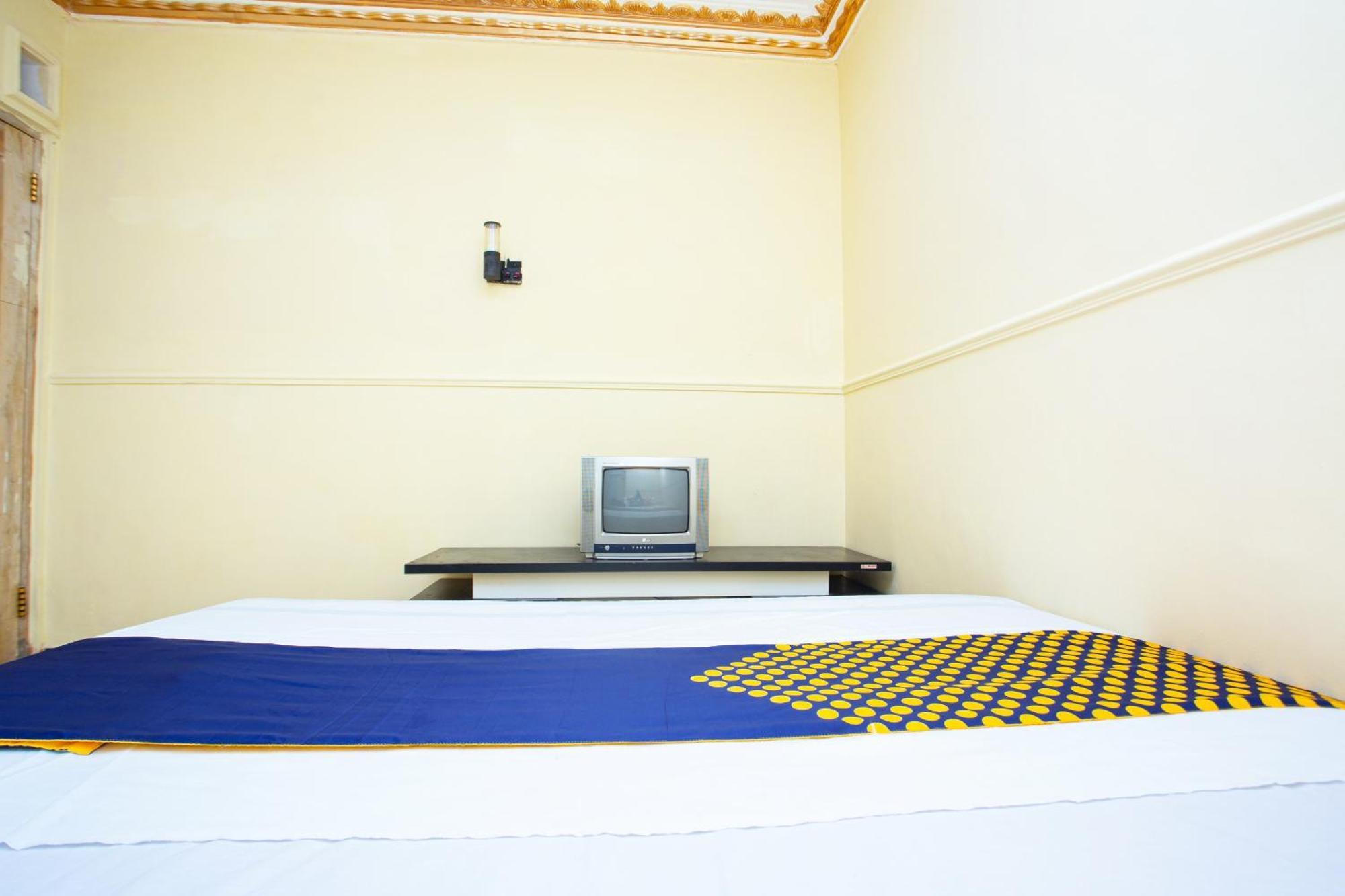 Spot On 2473 Buana Jaya Guest House Cilacap Eksteriør billede