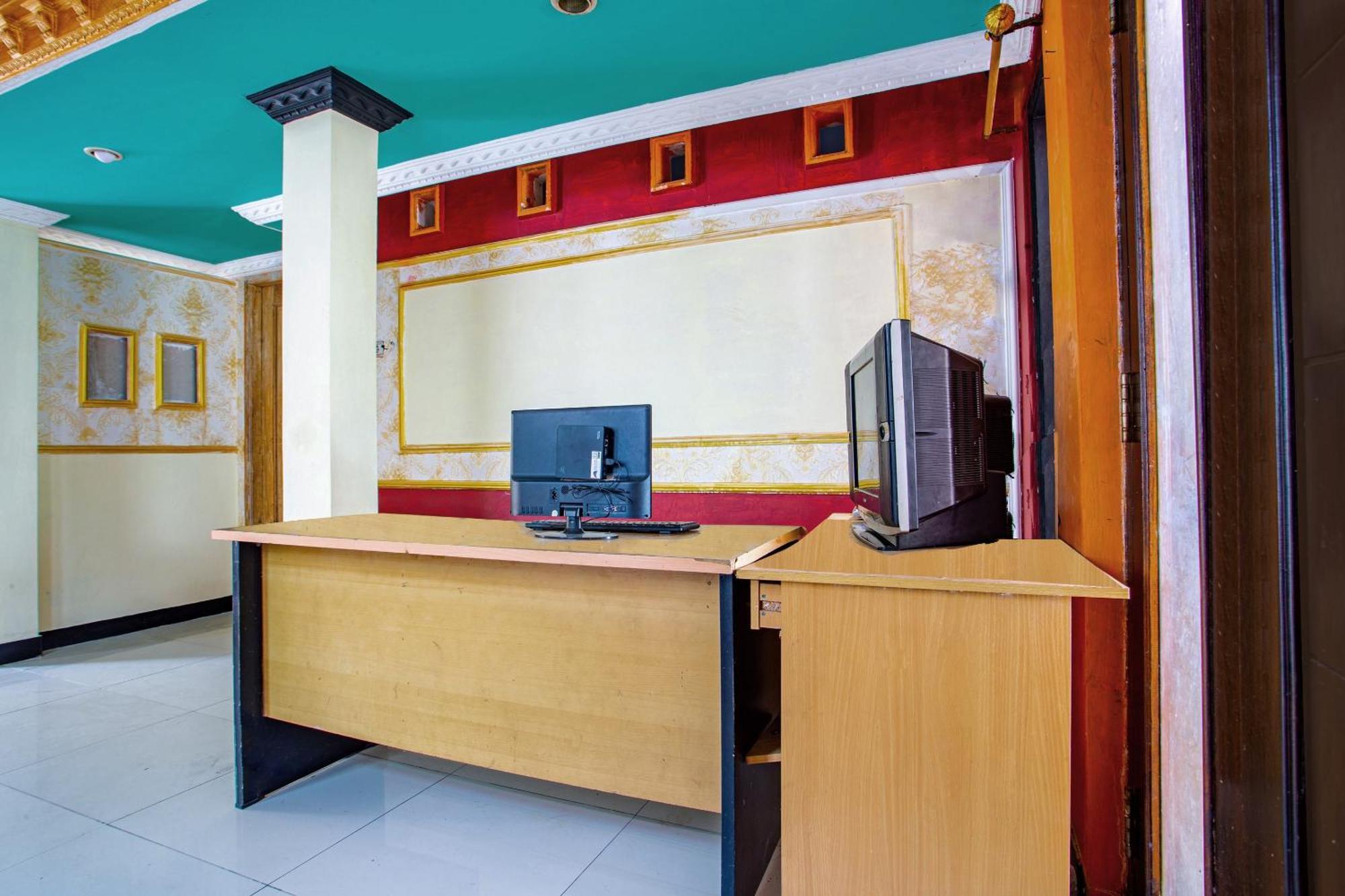 Spot On 2473 Buana Jaya Guest House Cilacap Eksteriør billede