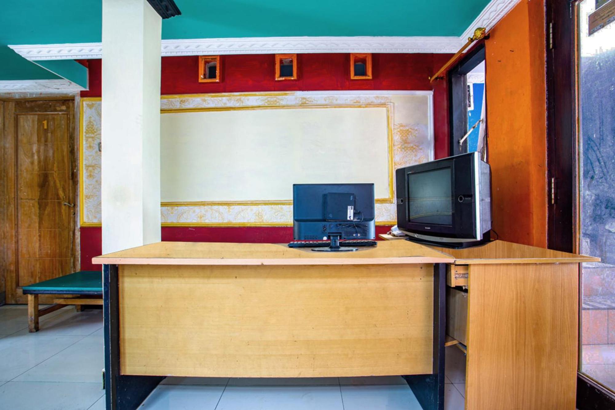 Spot On 2473 Buana Jaya Guest House Cilacap Eksteriør billede