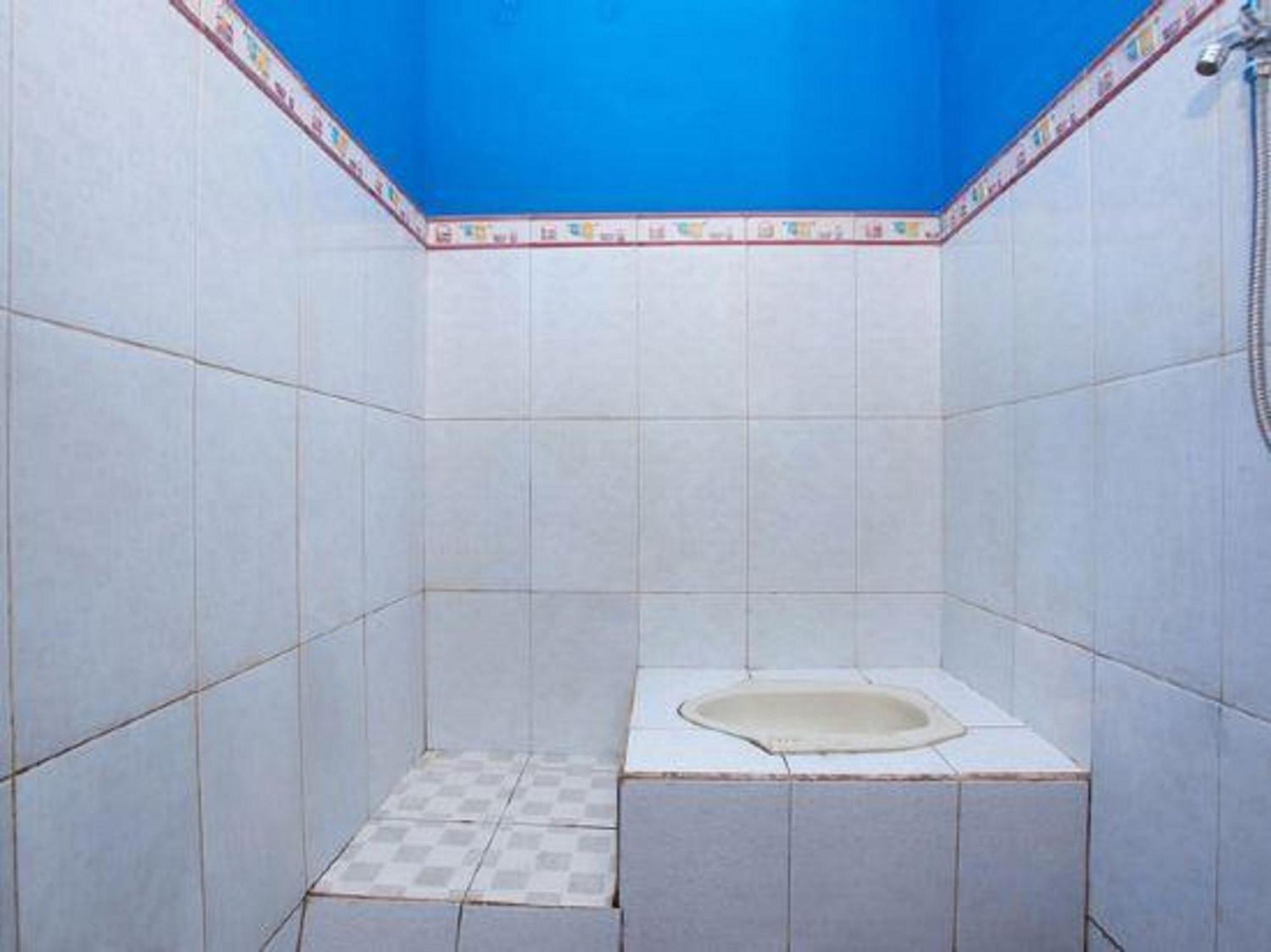 Spot On 2473 Buana Jaya Guest House Cilacap Eksteriør billede